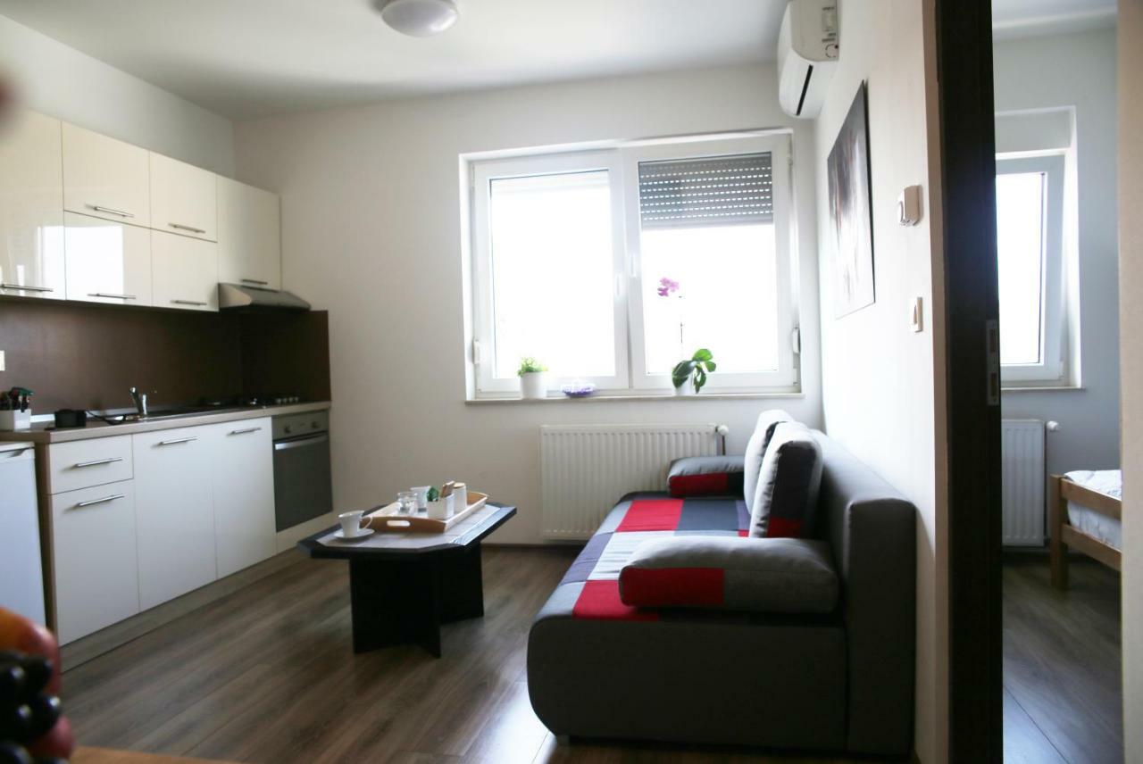 Apartment & Room Renee Osijek Exterior foto