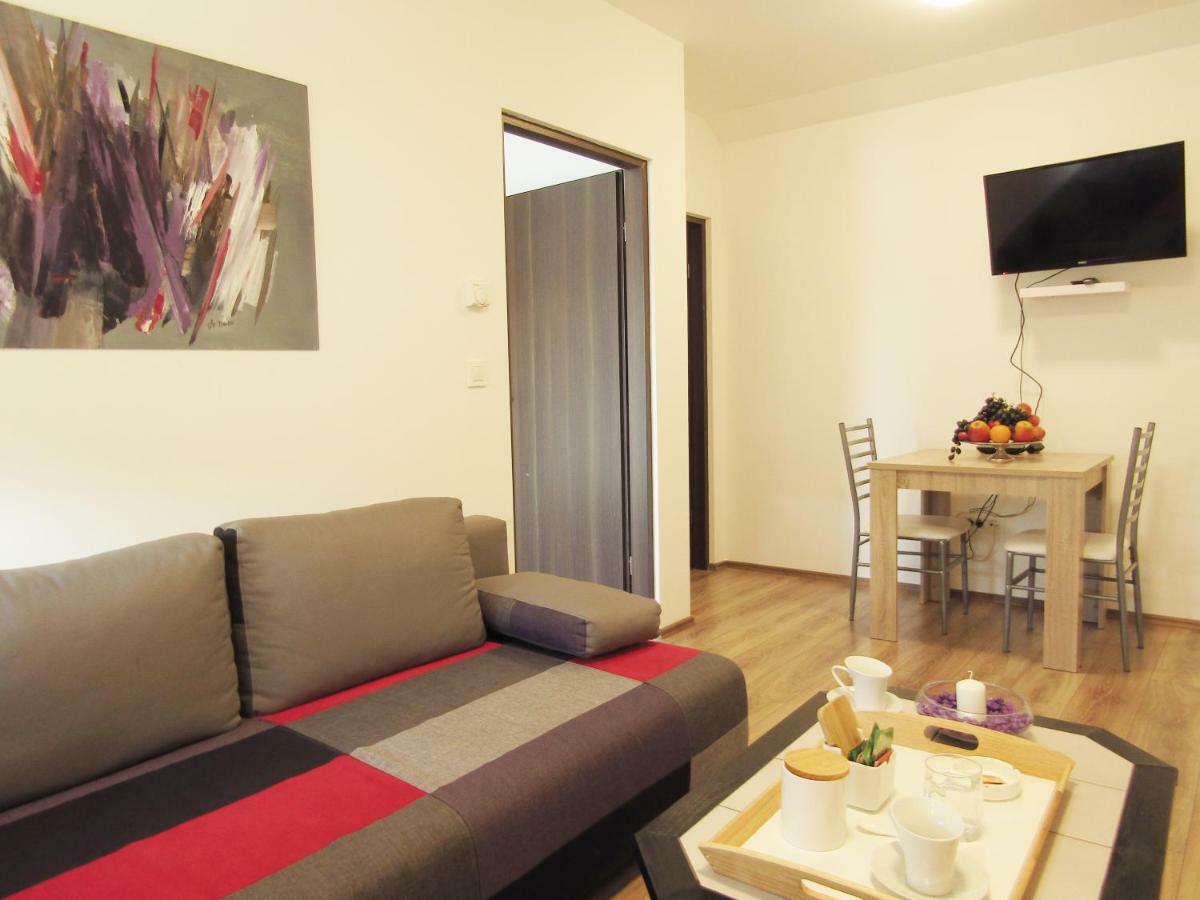 Apartment & Room Renee Osijek Exterior foto