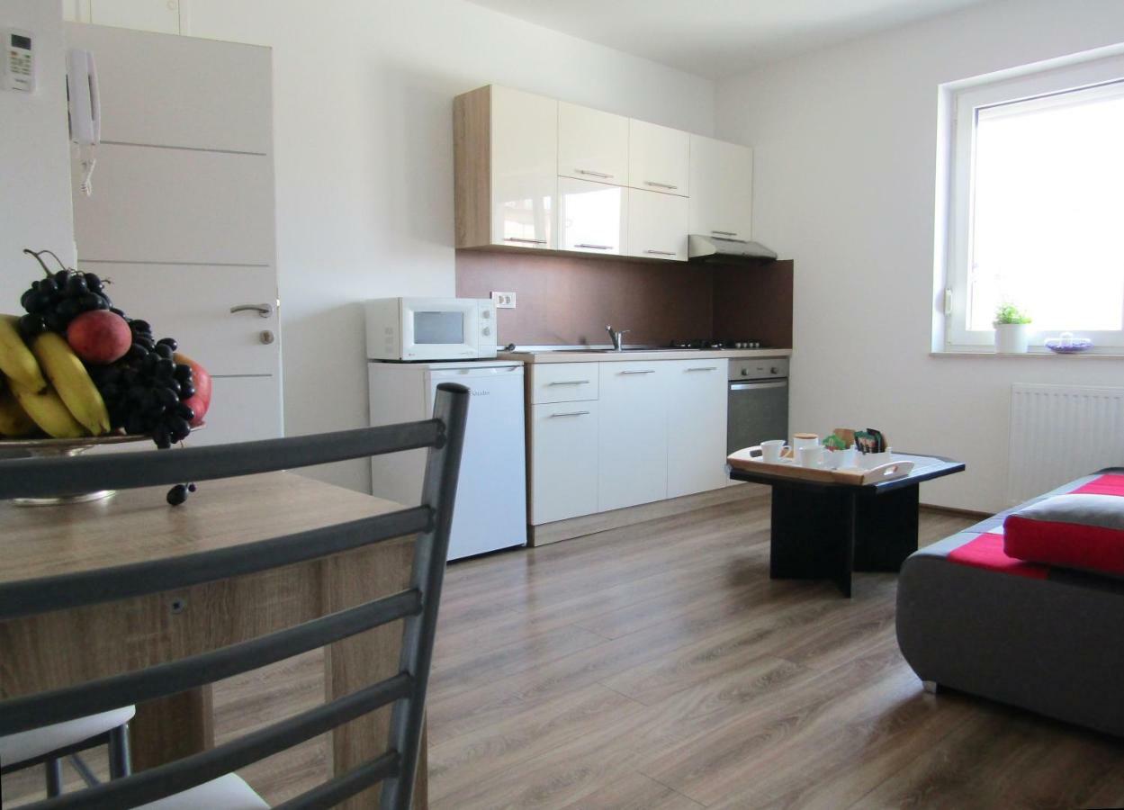 Apartment & Room Renee Osijek Exterior foto