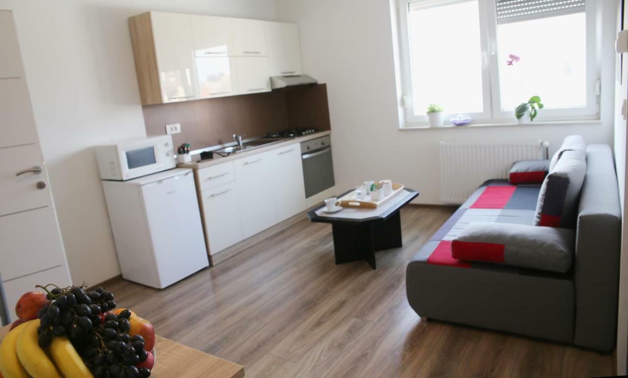 Apartment & Room Renee Osijek Exterior foto